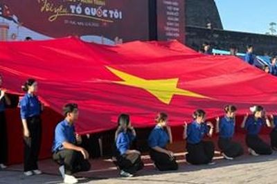 Hơn 2.000 thanh niên tham gia hành trình 'Tôi yêu Tổ quốc tôi'