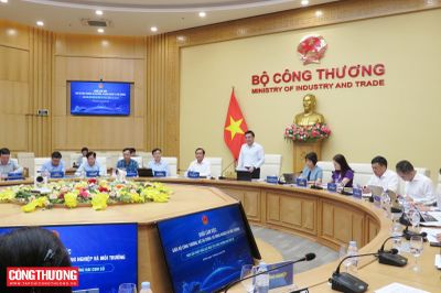 Bộ trưởng Lê Mạnh Hùng chủ trì buổi làm việc giữa Bộ Công Thương, Bộ Tài chính, Bộ Nông nghiệp và Môi trường về thúc đẩy xuất khẩu