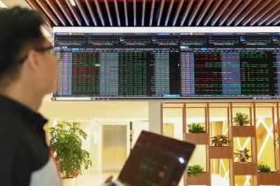 Chứng khoán ngày 12/6: Áp lực bán cuối phiên khiến VN-Index giảm điểm phiên cuối tuần