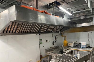 Gia công inox và phát triển bền vững trong chuỗi cung ứng F&B