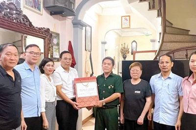 Người có công được tặng quà dịp kỷ niệm ngày Thương binh - Liệt sĩ