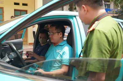 Phanh phui thị trường ngầm gian lận cước taxi