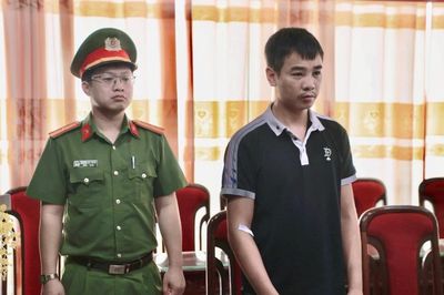 Bắt gã say rượu quay video xúc phạm Công an rồi đăng lên Facebook