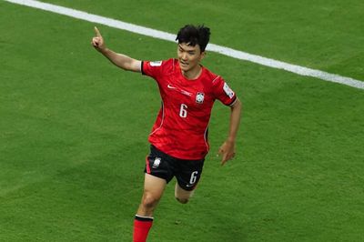 Mexico và Hàn Quốc giành 3 điểm đầu tiên