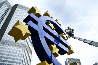 ECB tăng lãi suất lần đầu tiên sau gần 3 năm