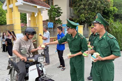 Những người lính quân hàm xanh đồng hành cùng Kỳ thi tốt nghiệp THPT