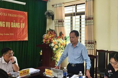 Trưởng Ban Tuyên giáo và Dân vận Tỉnh ủy Nông Thanh Tùng dự Hội nghị Ban Thường vụ Đảng ủy xã Thành Công