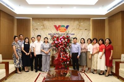 Phó Tổng Kiểm toán nhà nước Hà Thị Mỹ Dung thăm và chúc mừng Đài Truyền hình Việt Nam nhân Kỷ niệm 101 năm ngày Báo chí Cách mạng