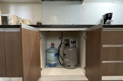 Đặt bình gas ngay dưới bếp: Tiện nhưng tiềm ẩn rủi ro, nhiều gia đình vẫn đang làm sai