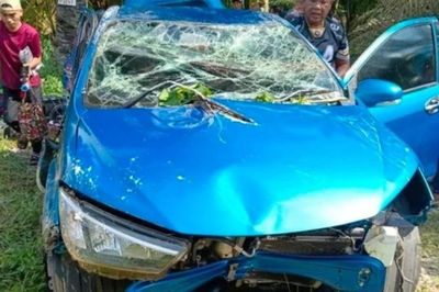 Ô tô đâm đường ống nước, 5 người trong gia đình tử vong: Chi tiết đau lòng nhất tại hiện trường khiến ai cũng xót xa