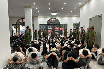 Đột kích khách sạn, bắt 83 người Trung Quốc lập 'đại bản doanh' lừa đảo