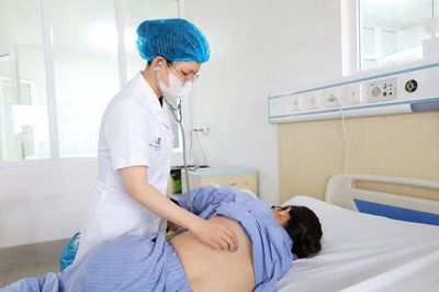 Nhập viện sau hai ngày nhịn ăn, uống nước kiềm chữa ung thư
