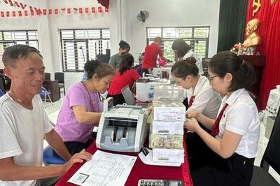 75 hộ dân thôn Quần Hiền nhận tiền GPMB dự án Khu đô thị thể thao Quốc tế Hà Nội