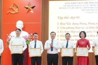 Xã Dân Hòa được Thành ủy tặng Bằng khen sau 1 năm vận hành chính quyền 2 cấp