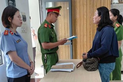 Bắt Hồ Thị Ánh nhận tiền đặt cọc hàng trăm triệu nhưng không có đất bán cho khách hàng