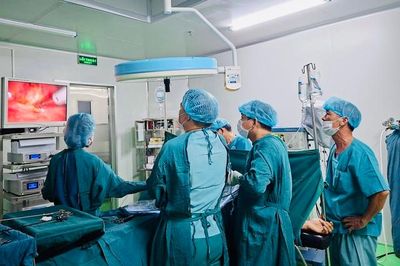 Cứu sống nam bệnh nhân bị thủng dạ dày