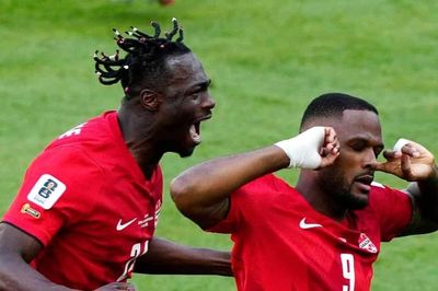Chủ nhà Canada vất vả giành điểm số đầu tiên ở World Cup