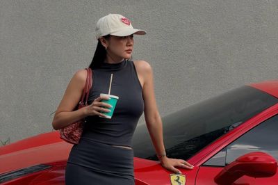 Quán cà phê toàn siêu xe của Văn Mai Hương