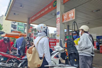 Xăng E5 được lùng mua