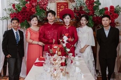 Bố mẹ dự đám cưới con gái sau 11 năm ly hôn