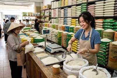 Giá lúa gạo hôm nay 13.6: Gạo nguyên liệu giảm nhẹ, lúa tươi vẫn đi ngang