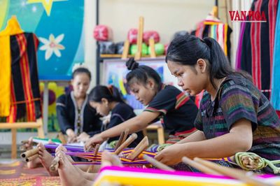 Dệt bản sắc từ mái trường