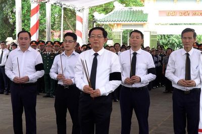 Gia Lai truy điệu, an táng 18 hài cốt liệt sĩ quân tình nguyện và chuyên gia Việt Nam hy sinh trên đất bạn Campuchia