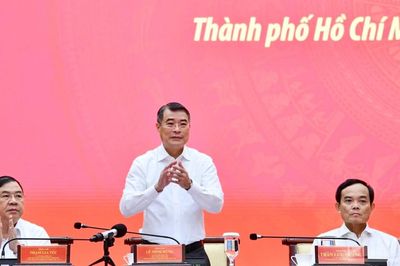 Thành phố Hồ Chí Minh cần đổi mới tư duy, quyết tâm thực hiện đạt và vượt các mục tiêu đã đề ra