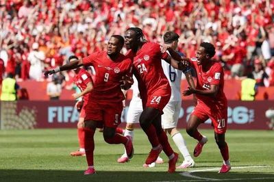 Siêu dự bị tỏa sáng, chủ nhà Canada có điểm đầu tiên tại World Cup