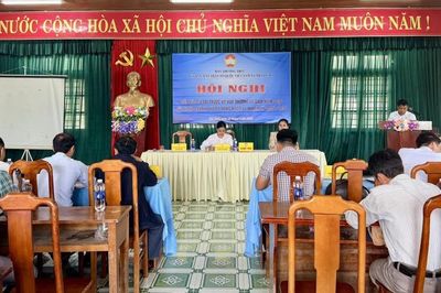 Cử tri Trà Linh phản ánh tình trạng điện yếu, mất điện tại một số khu dân cư