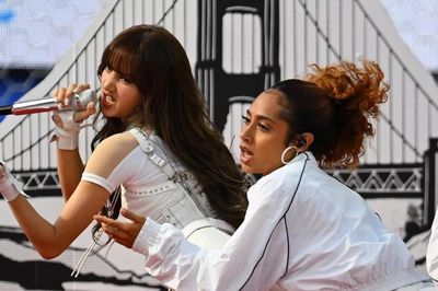 Lisa (BlackPink) làm bùng nổ khai mạc World Cup