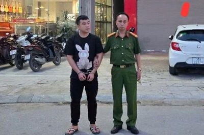 Tạm giữ tài xế taxi hành hung nam shipper giữa đường
