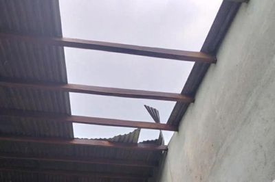 Giông lốc làm tốc mái nhiều nhà dân ở miền núi Đà Nẵng