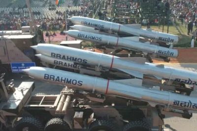 Tên lửa BrahMos Philippines phô uy lực trước các hạm đội tàu chiến khổng lồ