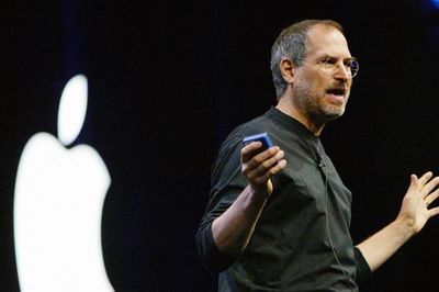 Steve Jobs bán xe hơi để mua máy tính, 2 năm sau trở thành triệu phú