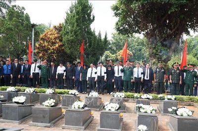 Truy điệu, an táng 18 hài cốt liệt sĩ hy sinh trên đất bạn Campuchia