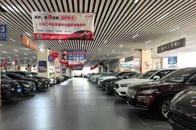 Giá xe chạy xăng tại Trung Quốc bất ngờ lao dốc chưa từng thấy