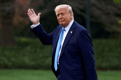 Tòa án tiếp tục yêu cầu gỡ tên Donald Trump khỏi Trung tâm Kennedy