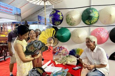 Đặc sản vùng miền hội tụ tại Hội chợ thương mại Festival Huế