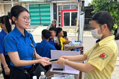 Túi đựng điện thoại miễn phí giúp thí sinh tránh vi phạm quy chế thi