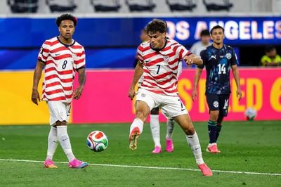Giovani Reyna và cú trivela trả lời cho tất cả