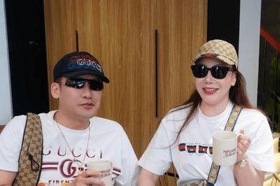 Ca sĩ Hồ Quỳnh Hương và ông xã doanh nhân xuất hiện tại buổi tập nhạc ở Hà Nội
