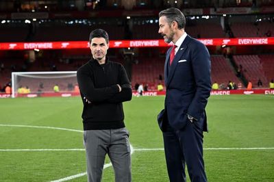 Arsenal thanh lọc đội hình: 10 cầu thủ rời Emirates sau chức vô địch lịch sử