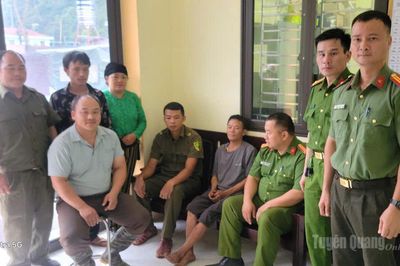 Xuyên đêm tìm kiếm người mất tích trong rừng