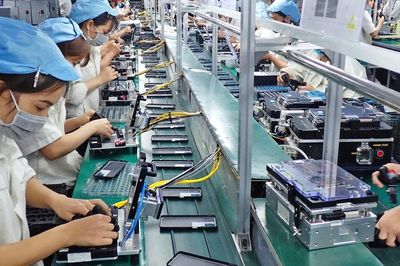 Giải bài toán lệch pha cung - cầu lao động