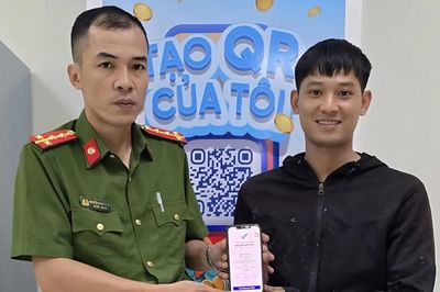 Ninh Bình: Công an hỗ trợ người phụ nữ đột quỵ nhận lại 300 triệu đồng chuyển khoản nhầm