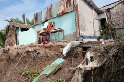 Sạt lở đe dọa nhà dân trên tuyến đường nông thôn ở Tây Ninh