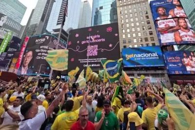 Cổ động viên Brazil 'hâm nóng' bầu không khí tại Quảng trường Thời đại