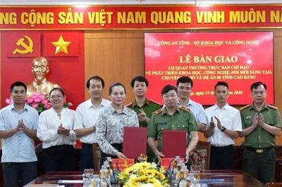 Bàn giao nhiệm vụ cơ quan thường trực Ban Chỉ đạo tỉnh về phát triển khoa học, công nghệ, đổi mới sáng tạo, chuyển đổi số