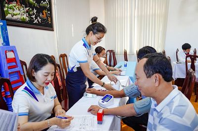 Khám sức khỏe cho cán bộ, viên chức